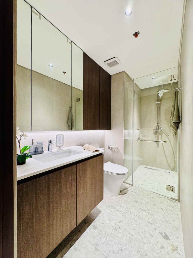2 Bedroom Unit  |  Bathroom