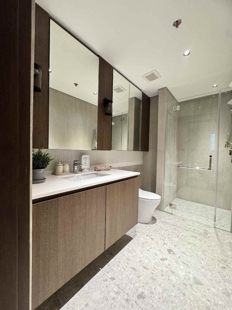 2 Bedroom Unit  |  Bathroom