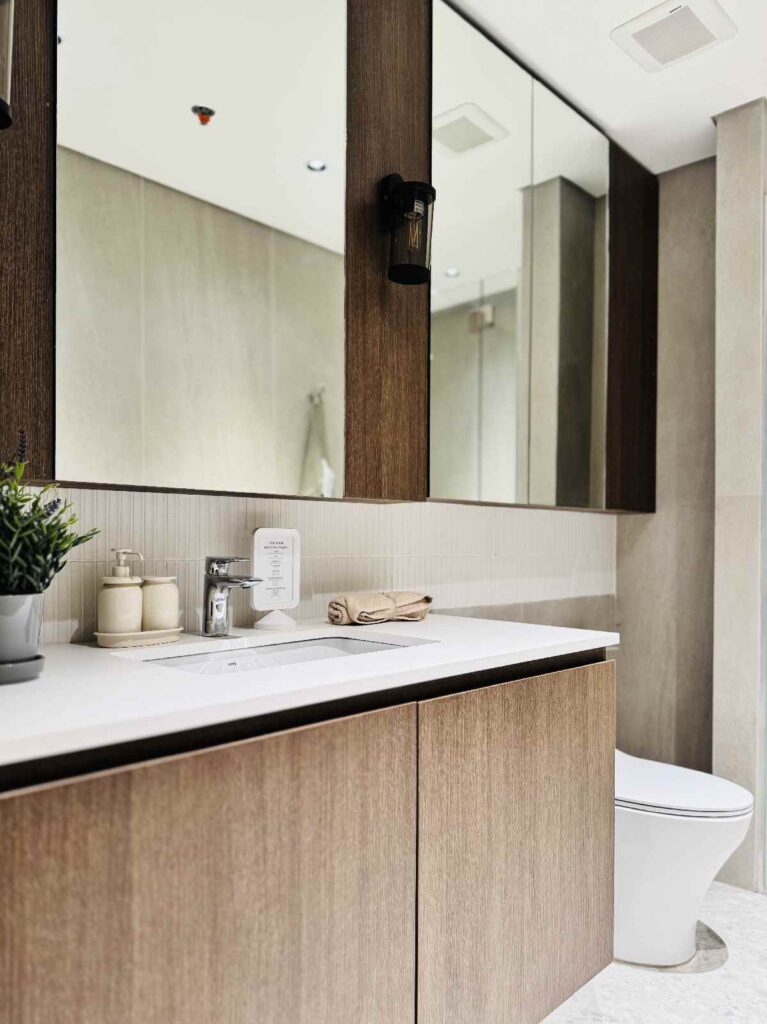 2 Bedroom Unit  |  Bathroom